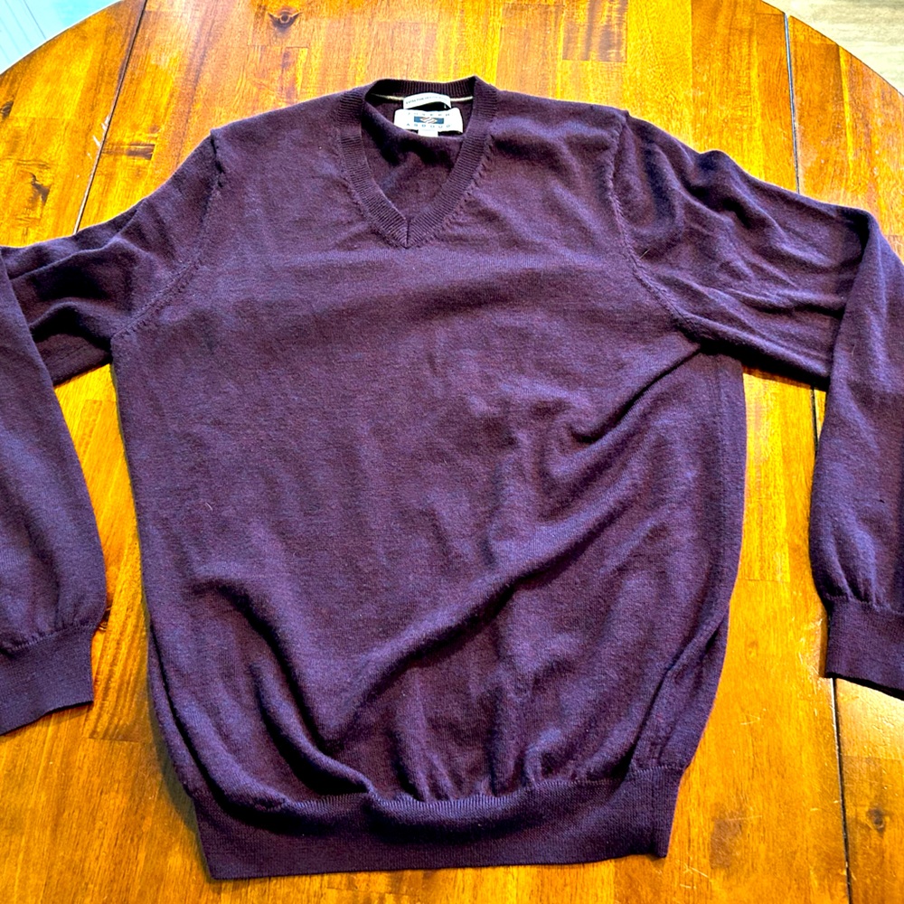 Men’s 100% Extra Fine Burgundy Merino Wool V-Neck Sweater Size Large FLAWLESS